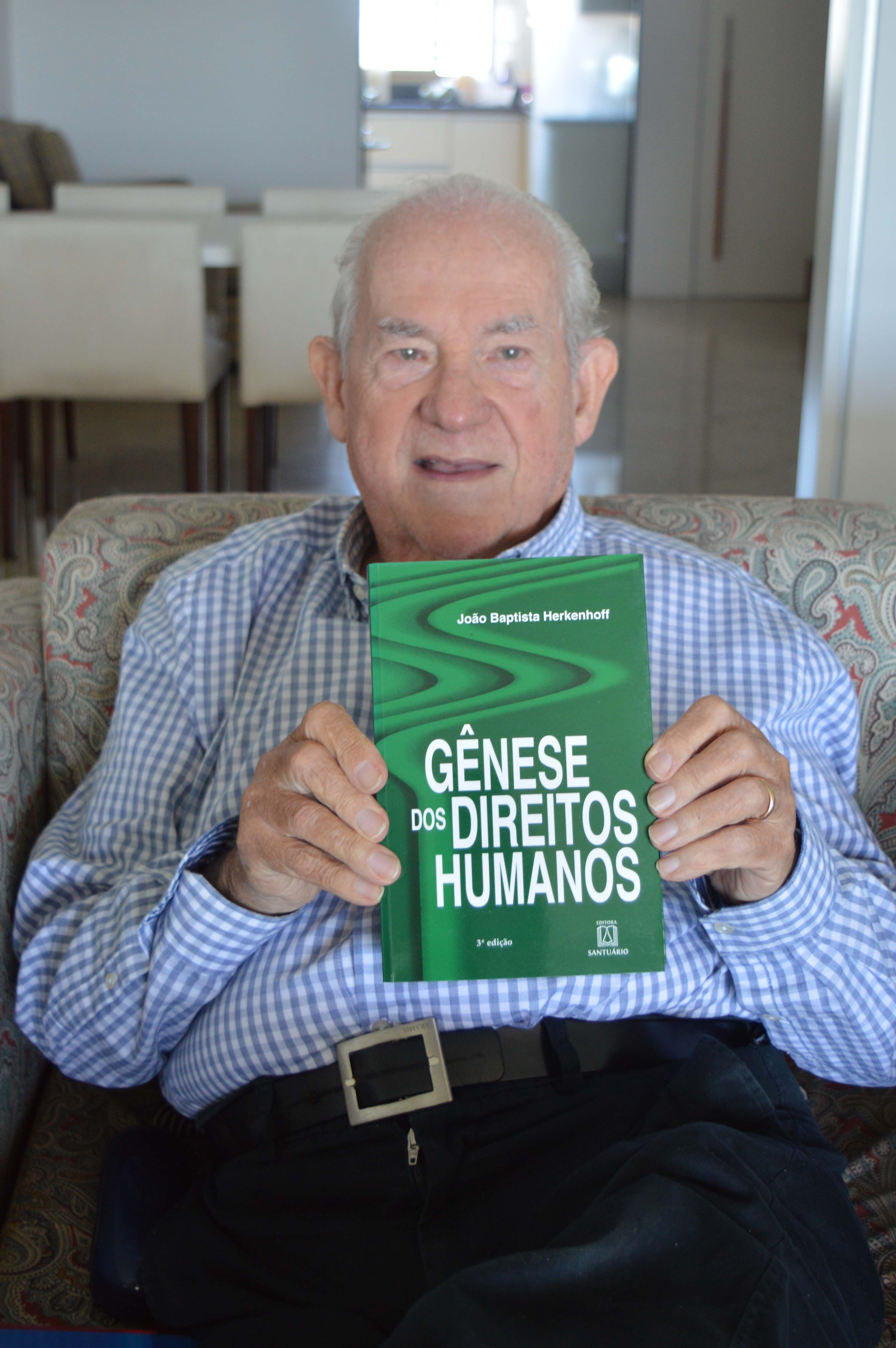 João Herkenhoff e seu primeiro livro, "Gênese dos Direitos Humanos"