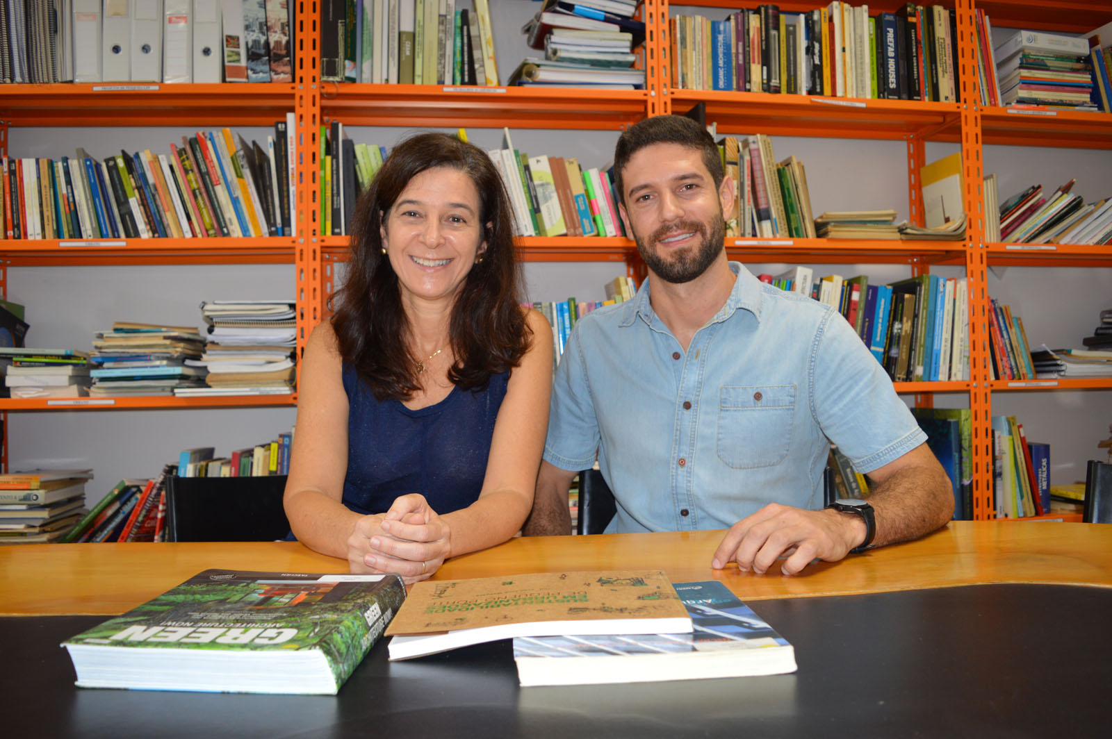 Filipe Costalonga e sua orientadora, a professora Edna Rodrigues, do curso de Arquitetura e Urbanismo