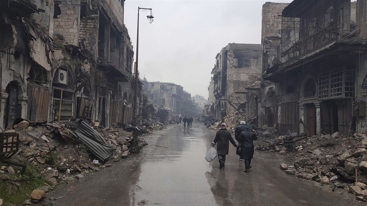 Cidade de Alepo destruída após ação militar que retomou o controle da cidade para o governo